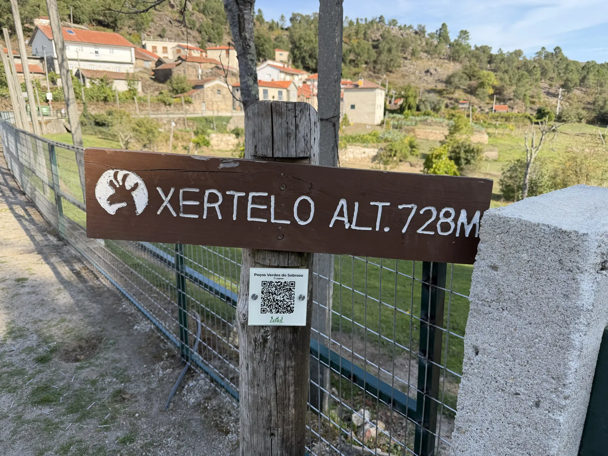 A sign post that reads "Xertelo ALT 728M"